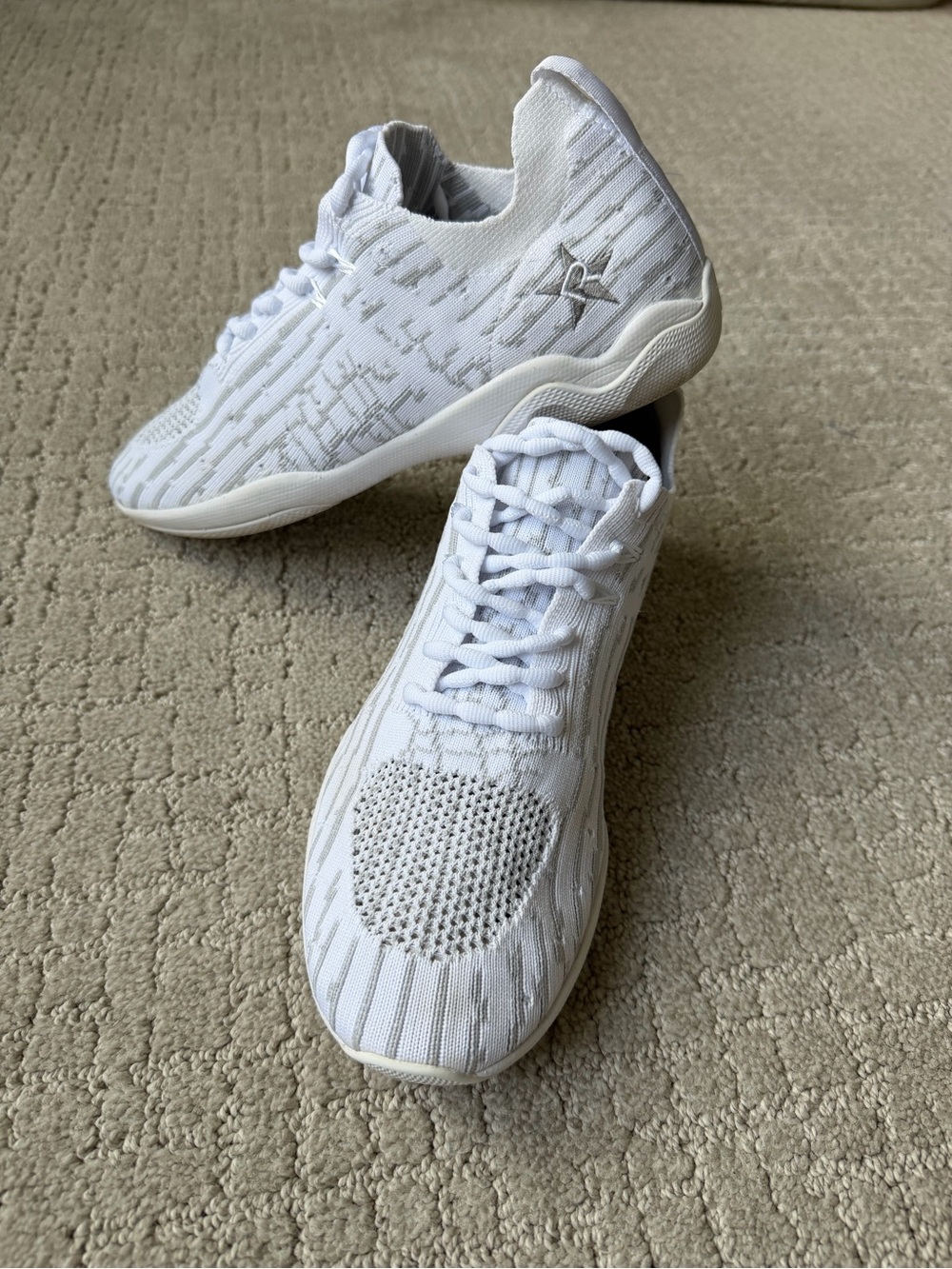 Rebel Revolt White Cheer Shoes Size 8.5